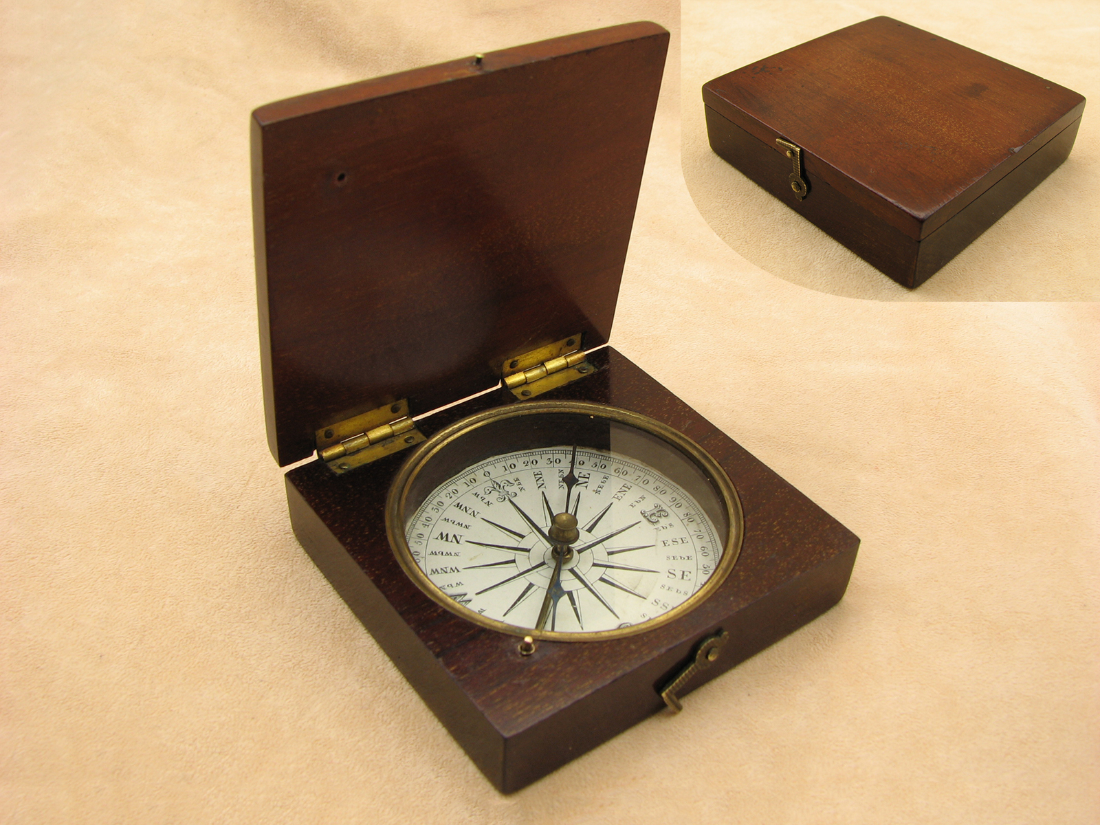 Late Victorian mahogany cased pocket compass with brass clasp